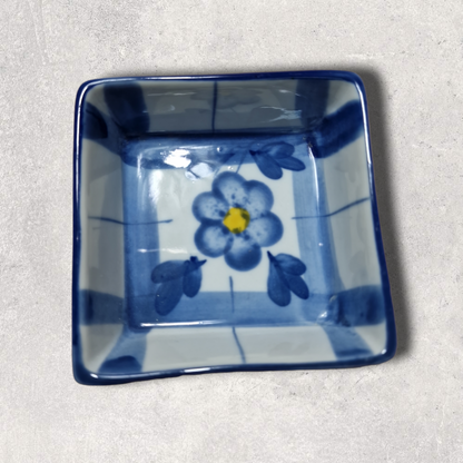 fyrkantig skål blomma blå